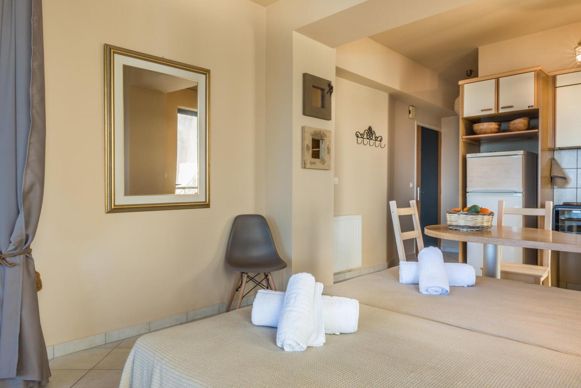 Nais Apartments & Studios Chania  Rum bild